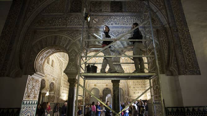 Las yeserías del Alcázar revelan sus secretos