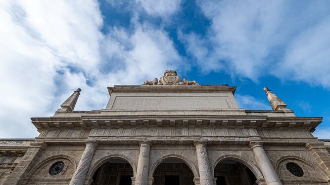 La portada de la Casa de Iberoamérica de Cádiz luce como nueva tras su restauración